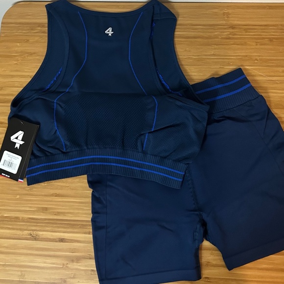 NWT FOURLAPS SET OF AERO SEAMLESS 3” SHORTS AND BREATHE SEAMLESS BRA - Picture 2 of 5